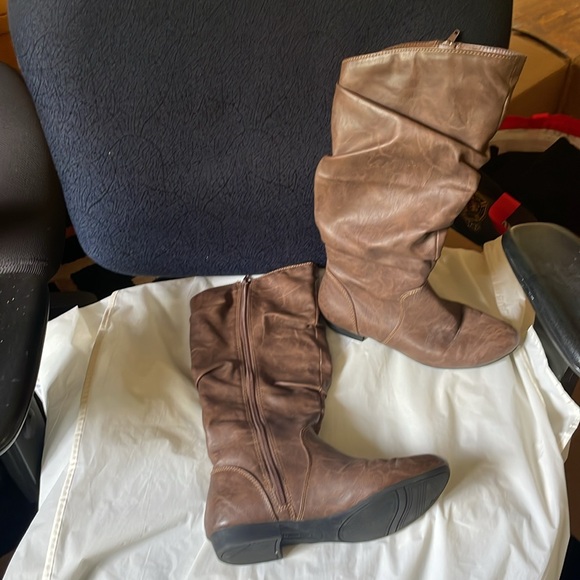 Women’s Tan Slouchy Boots Size 7 EUC - Picture 4 of 5